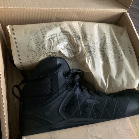 KEEN new in box Black Utility Vista Energy Mid Carbon-Fiber Toe Work Boots - Picture 5 of 5